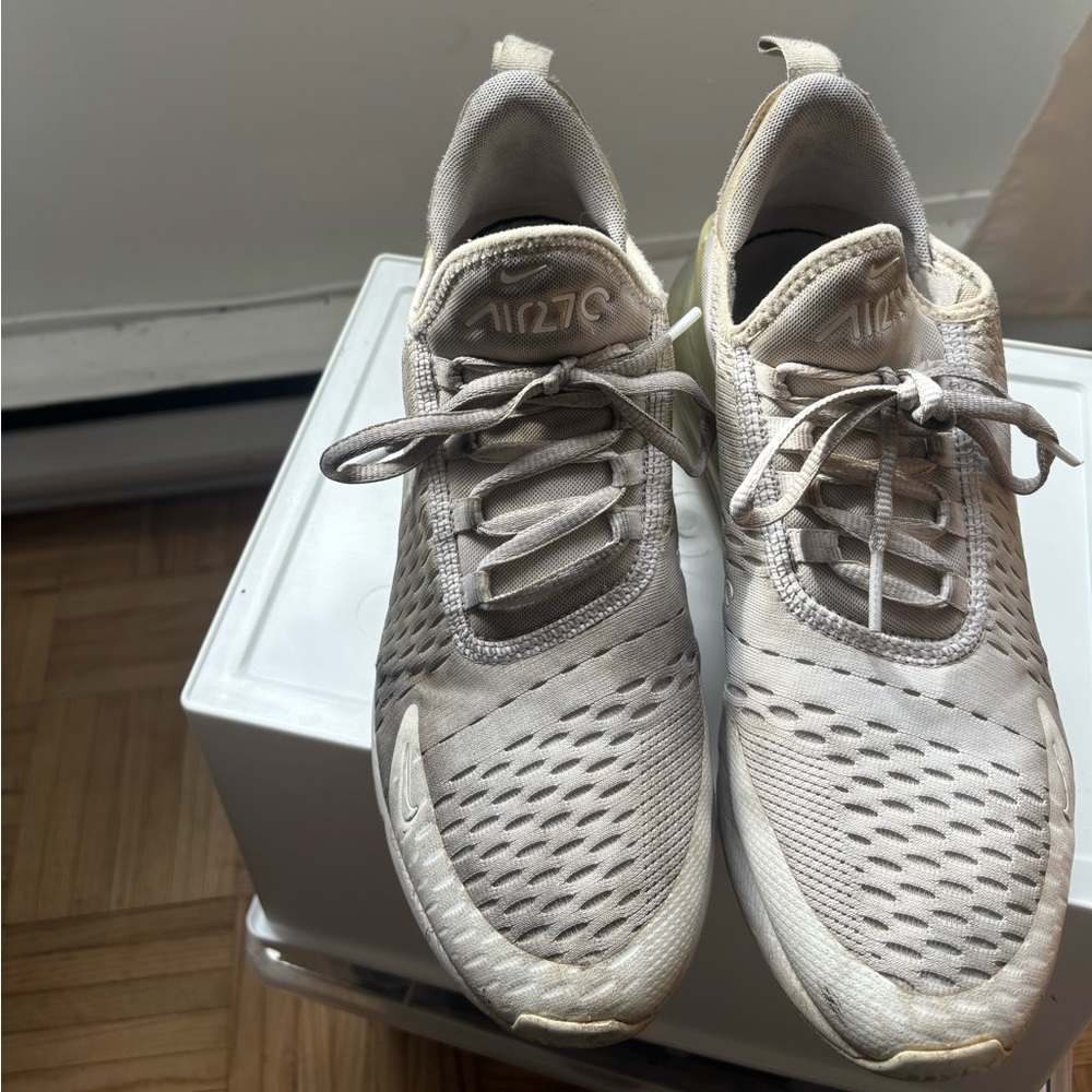 Nike 270